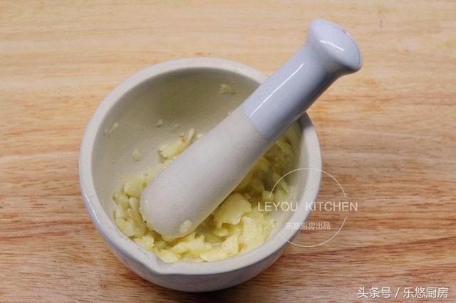 茄子這樣做，沒放油，吃著清爽美味，還有蒸茄子不變色的妙招