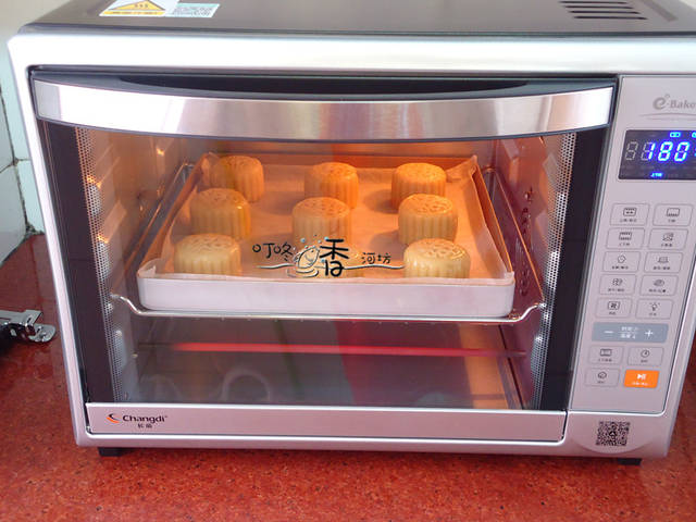 中秋節月餅這樣做，口口酥軟、蛋黃油潤起沙，比披薩美味