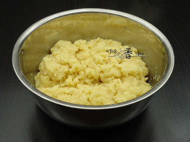 中秋節月餅這樣做，口口酥軟、蛋黃油潤起沙，比披薩美味