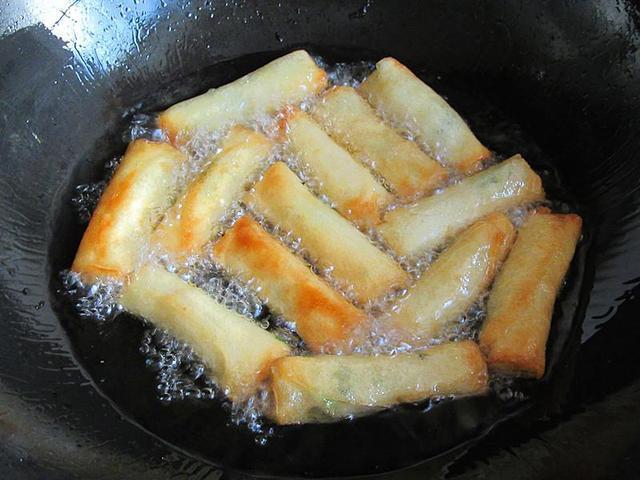 過年怎能少了春卷，有了它才能咬春，我一下可以吃十幾個 