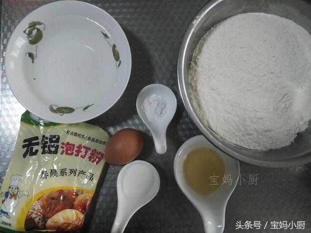 我炸油條不用發麵，放一天都不皮，家人吃了好幾年都不夠 ！