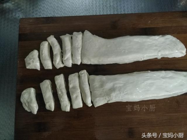 我炸油條不用發麵，放一天都不皮，家人吃了好幾年都不夠 ！