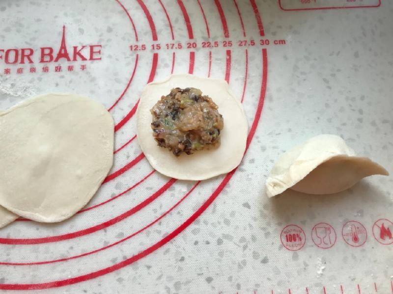 誰說三鮮水餃用韭菜才鮮美？用它調餡，鮮香四溢，比韭菜好吃10倍