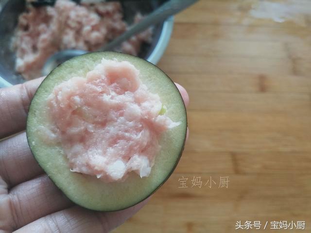 茄子這做法一年四季吃不夠，外酥里嫩一咬咔咔脆，一做就得兩大盤 