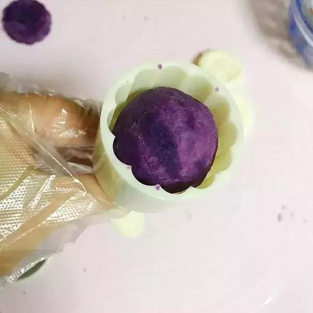 不用烤箱不用油，2款自製健康月餅，寶寶也能放心吃！
