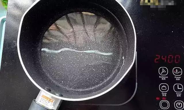 不用烤箱不用油，2款自製健康月餅，寶寶也能放心吃！
