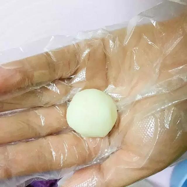 不用烤箱不用油，2款自製健康月餅，寶寶也能放心吃！