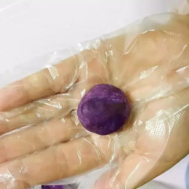 不用烤箱不用油，2款自製健康月餅，寶寶也能放心吃！