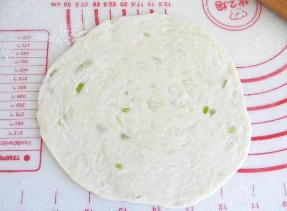 蔥油餅自己在家做，其實一點也不難，學會這幾個技巧，包你能成功！ 