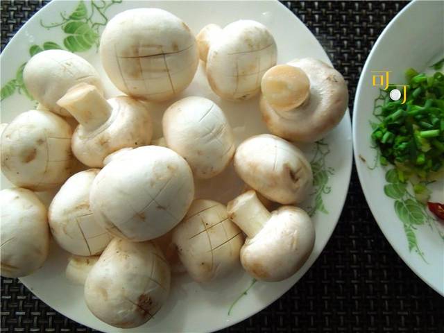這素菜秋天要多吃，我家用它代替紅燒肉，咬起來多汁，提高免疫力