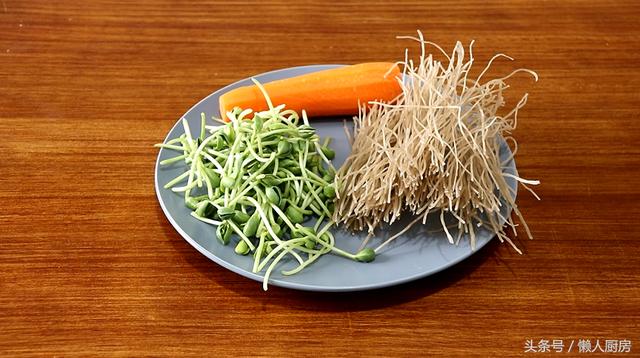 夏天到了，教你做一道開胃菜，涼拌三絲~ 