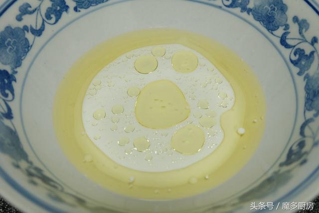 手把手教你做一款雙色戚風蛋糕，注意這幾點一準能成功 