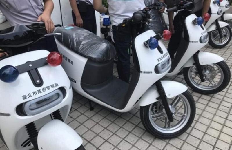Gogoro 警車被嫌太醜，網友忍不住下手設計被推爆！