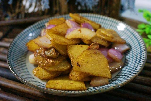 土豆和它是好搭檔，炒時加上它，滿屋飄香