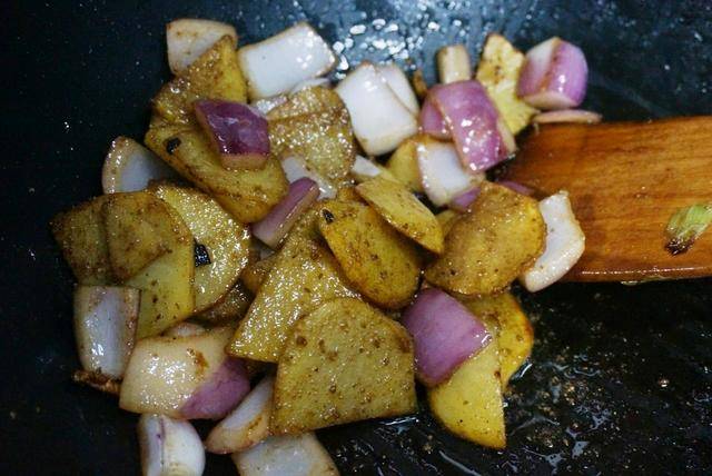 土豆和它是好搭檔，炒時加上它，滿屋飄香