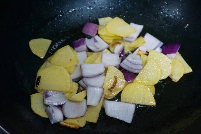 土豆和它是好搭檔，炒時加上它，滿屋飄香