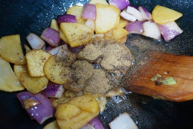 土豆和它是好搭檔，炒時加上它，滿屋飄香