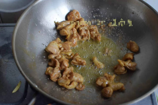 這麼做雞腿，入味、爽滑，孩子一定會搶著吃！