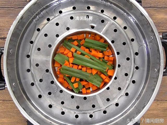 胡蘿蔔發糕的做法，天然金橙色的發糕，製作簡單，一學就會