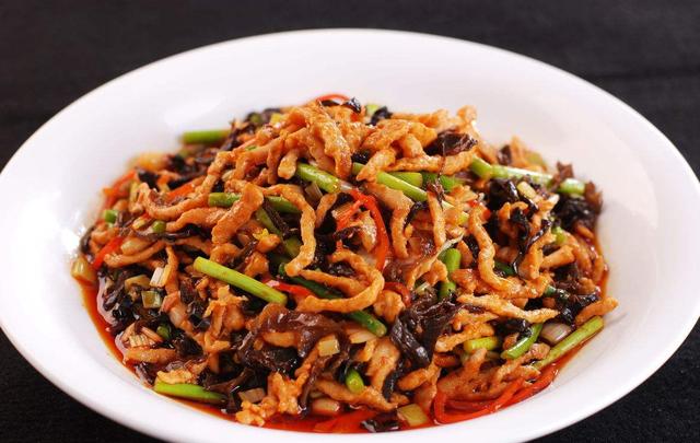 美食大廚教你：「魚香肉絲」的家常做法，鮮香濃郁，口味咸甜酸辣