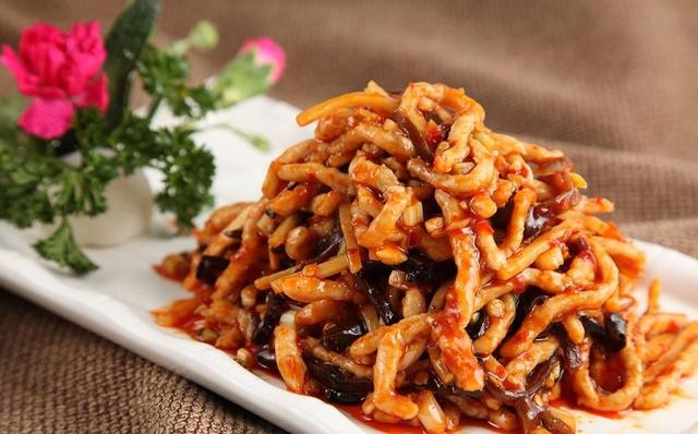 美食大廚教你：「魚香肉絲」的家常做法，鮮香濃郁，口味咸甜酸辣