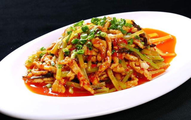 美食大廚教你：「魚香肉絲」的家常做法，鮮香濃郁，口味咸甜酸辣