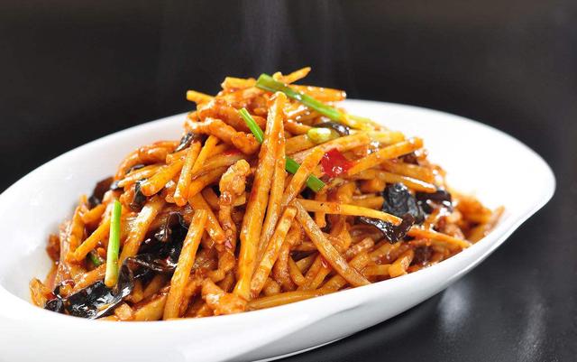 美食大廚教你：「魚香肉絲」的家常做法，鮮香濃郁，口味咸甜酸辣