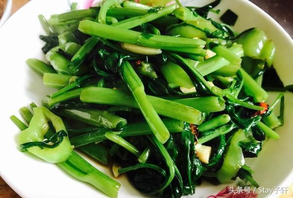 很下飯的幾道家常菜，上桌幾分鐘後，家人問還有米飯嗎