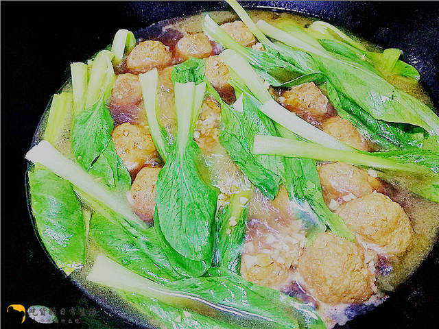 豆腐丸子這樣做才好吃，外酥里嫩越嚼越香，比紅燒獅子頭還好吃