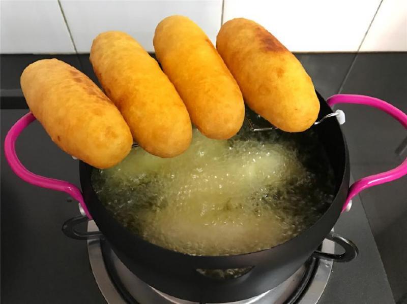 土豆的這種做法你肯定沒試過，金黃酥脆還爆漿，連吃2個不罷手~