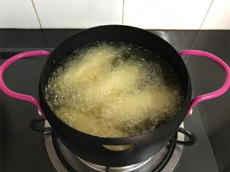 土豆的這種做法你肯定沒試過，金黃酥脆還爆漿，連吃2個不罷手~