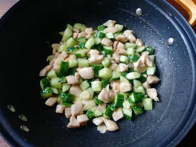 教你雞肉這樣做，比燉的好吃百倍，肉質鮮嫩，特別下飯！