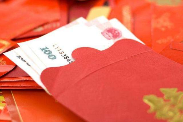 初次去男友老家過年，除夕夜婆婆給我兩千紅包，走時我偷偷留五萬