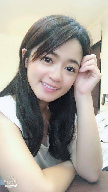 她亂買超廢「假牙玩具」…戴上去「咧嘴微笑」竟美到超過100分！網友：這東西太火了… -