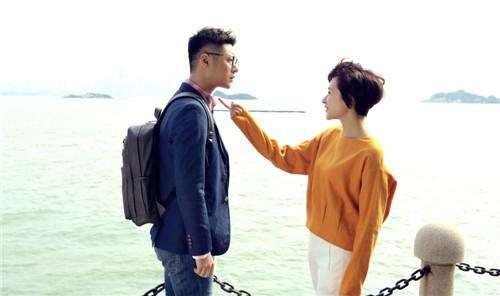 回婆家過年給婆婆三千，除夕夜她給我兒女一紅包，打開我淚流不止