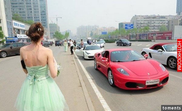 18歲土豪出動30輛豪華跑車迎娶俄羅斯美女！新娘長得像女神瑞莎！伴娘一排隨便一個全是... 