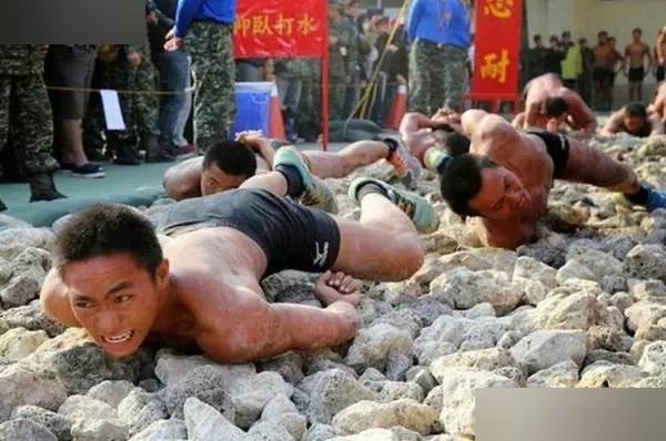 世界上最殘酷痛苦的「7大軍事訓練」！台灣的「天堂路」也上榜！#4 竟然要「朝著隊友身上開槍」！ 