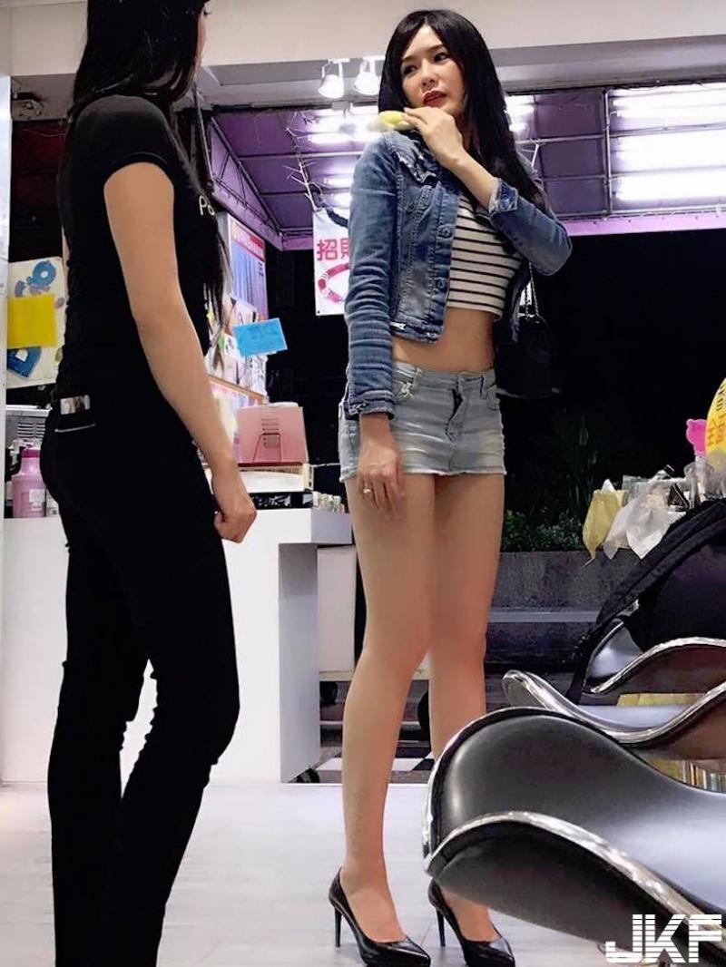 好邪惡！Line瘋傳「7-11長腿妹」終於被神到了！超逆天「雪白大腿」真叫人受不了 -