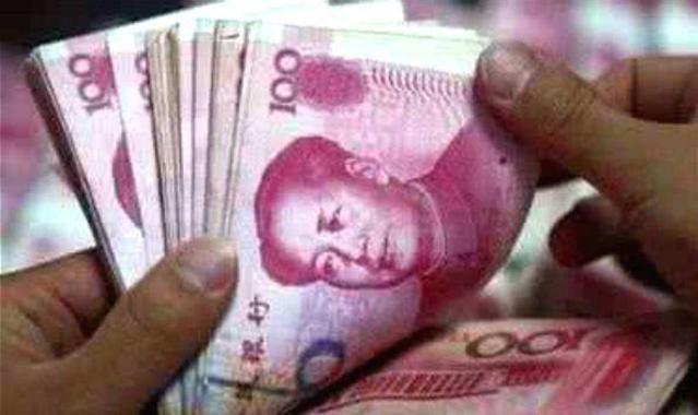清潔工大娘拾金不昧被辭退，失主好心上電視宣傳，卻害了大娘一家