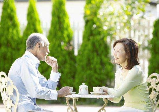 早上起床要不要喝水？養生專家：做對這5件事的人，比別人更長壽