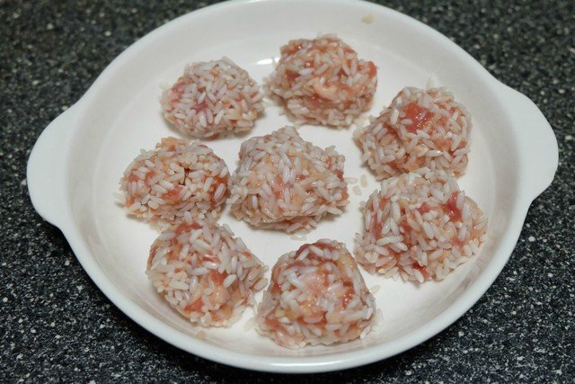 肉餡拌上蓮藕做成餡，簡單一蒸健康又美味，中秋家宴必備家常菜！ 