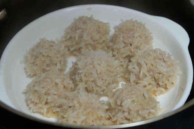 肉餡拌上蓮藕做成餡，簡單一蒸健康又美味，中秋家宴必備家常菜！ 
