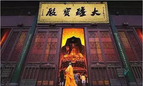 在家誦經就好了，不用去寺廟，這樣對嗎？