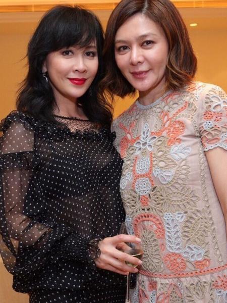 53歲劉嘉玲和55歲關之琳再同台，只相差2歲，差距卻出來了!