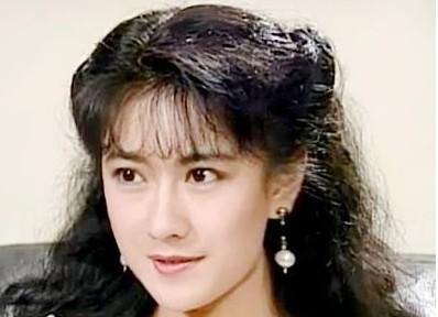 她顏值不輸蕭薔，曾兩度嫁入豪門後凈身出戶，如今54歲成這樣！