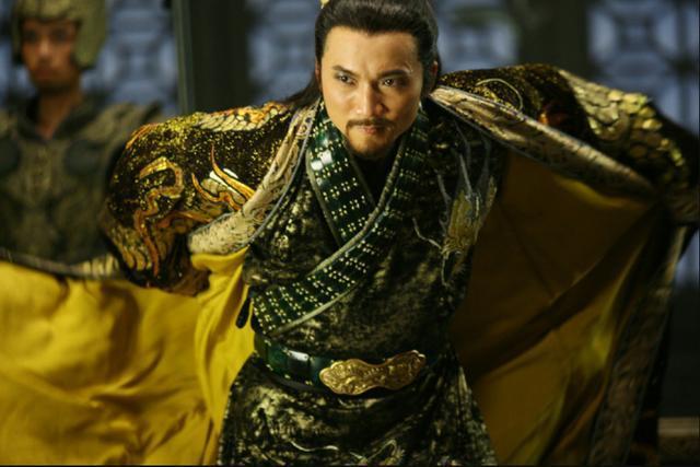 拜師洪金寶，打入好萊塢，娶頂級名模，他才是人生的大贏家