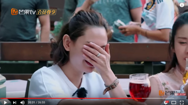 【翻版"小S"直白毒蛇評論】女星臉僵到不能動,應采兒不給臉笑瘋,大膽說出：整個人都超假！