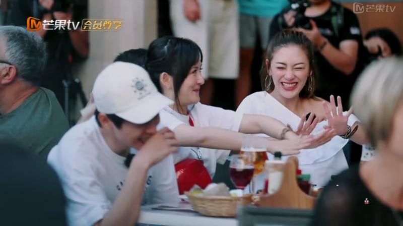 【翻版"小S"直白毒蛇評論】女星臉僵到不能動,應采兒不給臉笑瘋,大膽說出：整個人都超假！