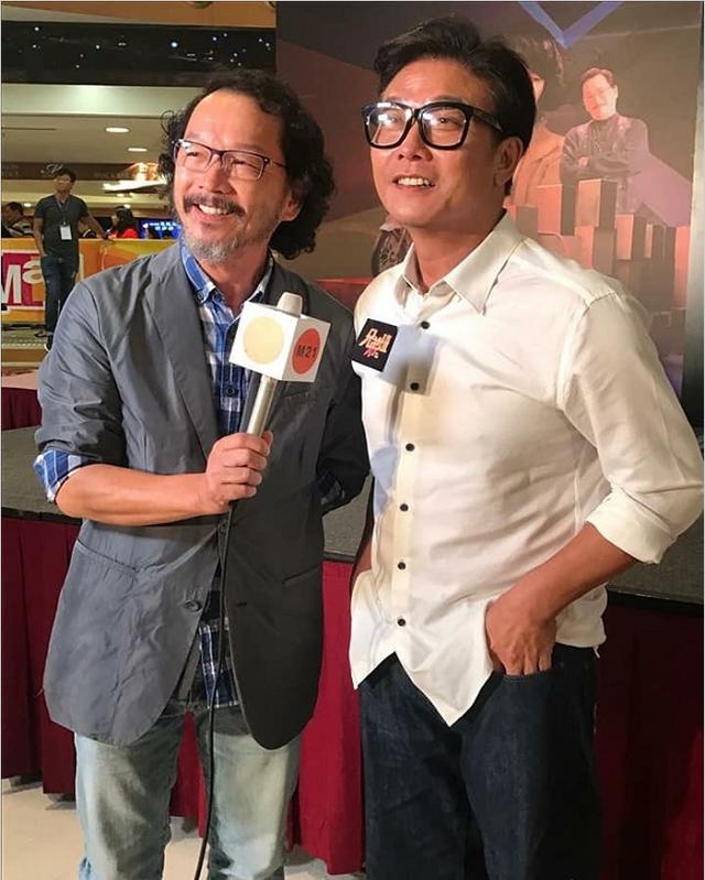 55歲錢小豪老當益壯，90後兒子長相俊朗萬分，前妻近照風韻猶存！