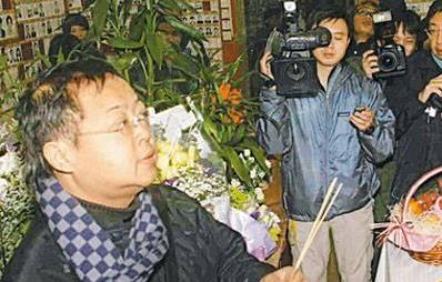 梅豔芳為他擋槍，送他沒有寫數字支票  換來他13年相守.